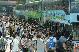 出行人群与交通需求(识别问题:谁在为买车决策、解决什么问题)